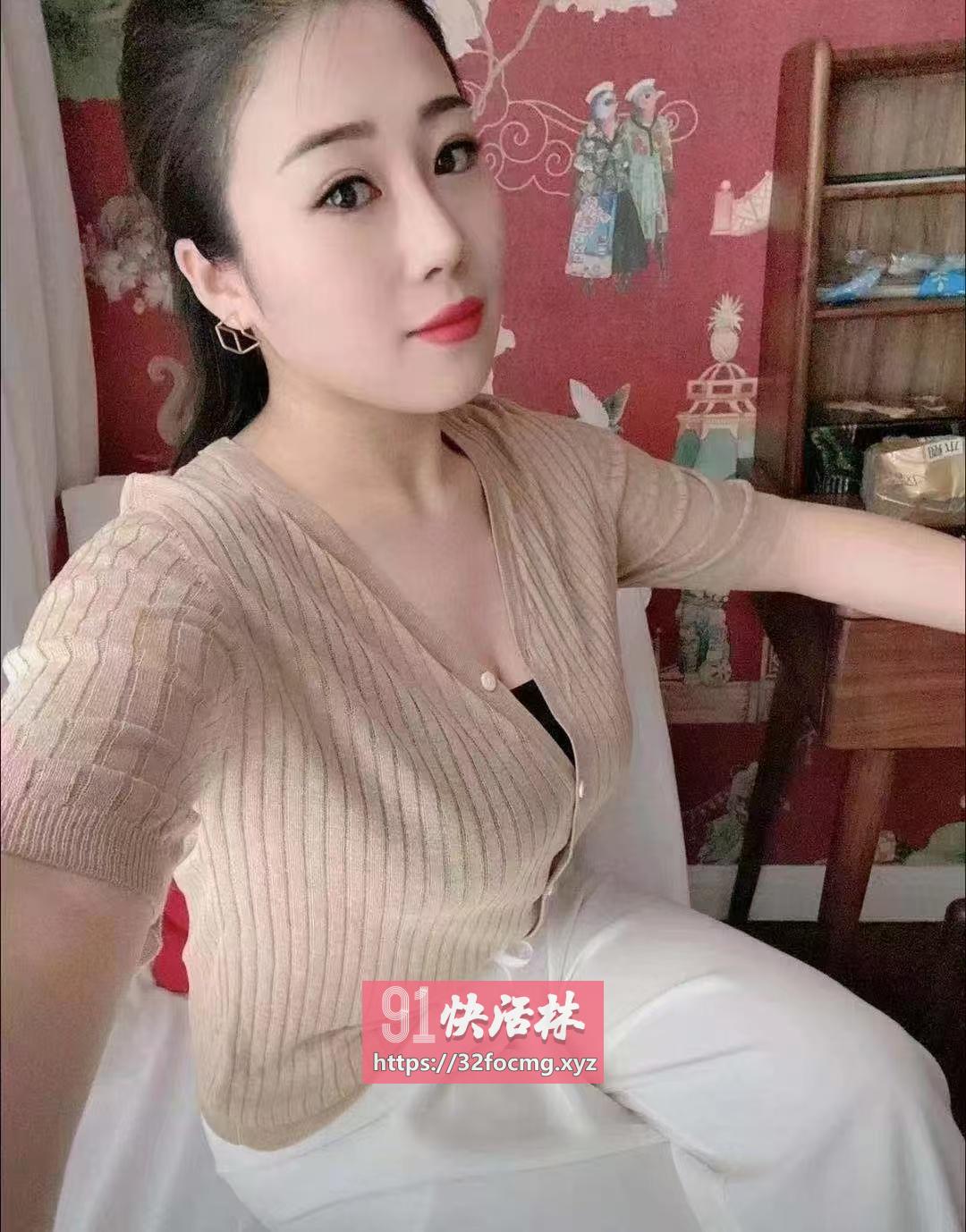 巨乳少妇朵朵