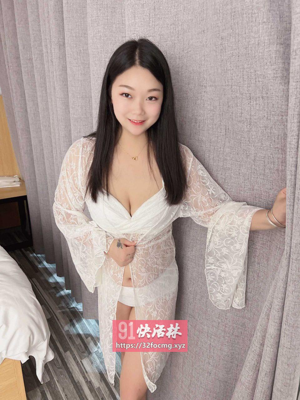 丰满大胸妹