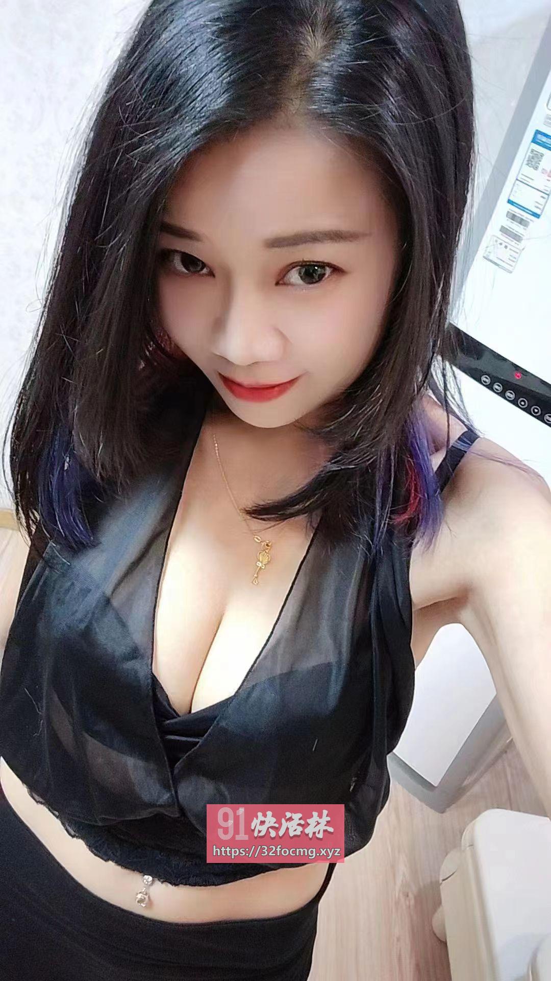 云龙居家兼职美乳少妇