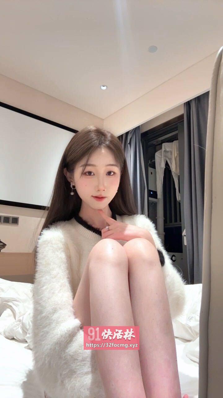 白嫩大奶服务型嫩妹