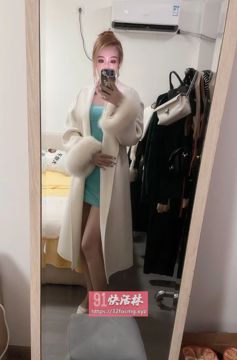 丰满性感翘臀颜值老师