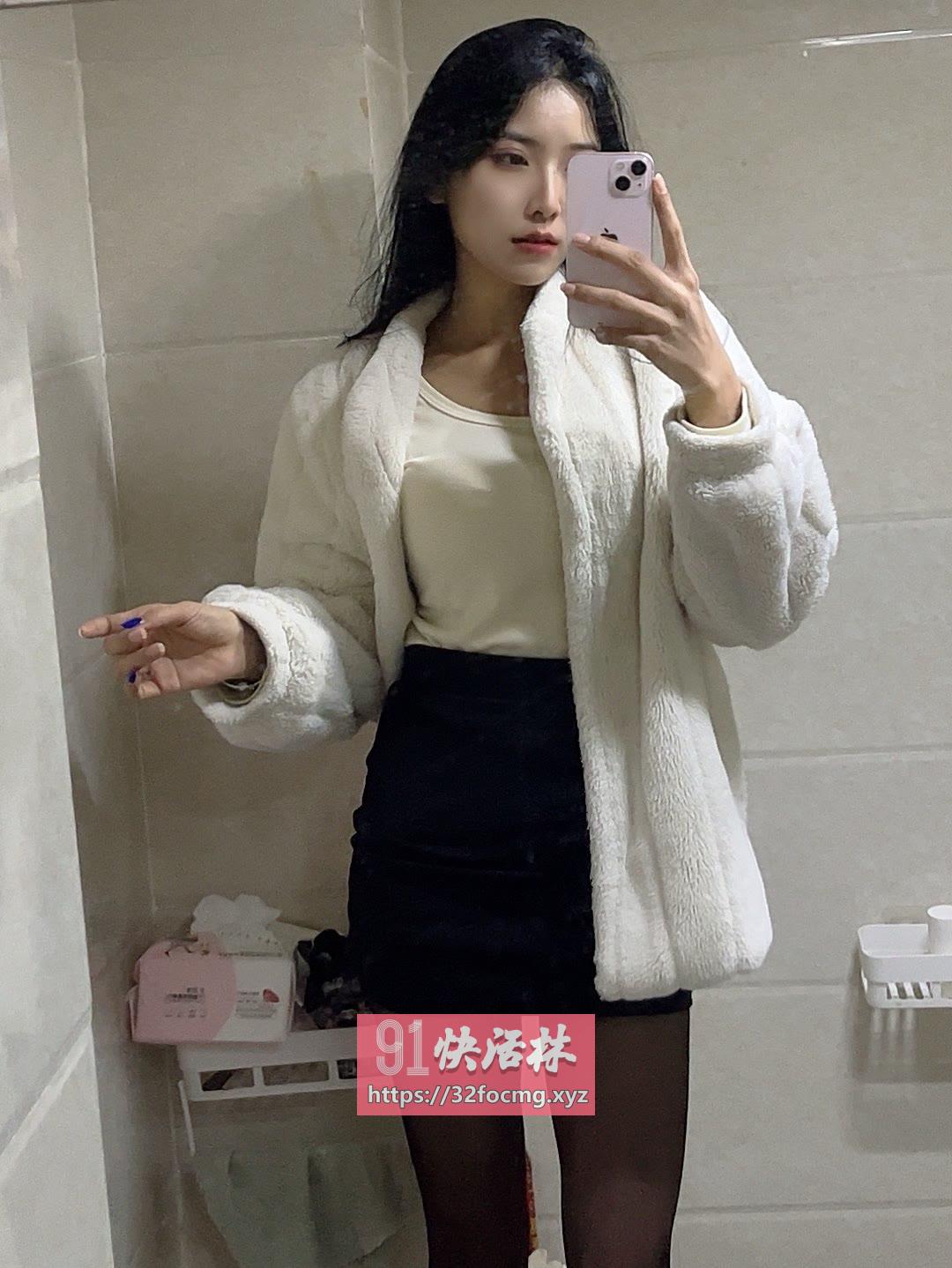 偶尔兼职美女潮喷小嫩穴