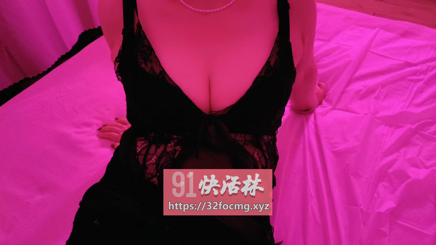 大屁股服务型熟女