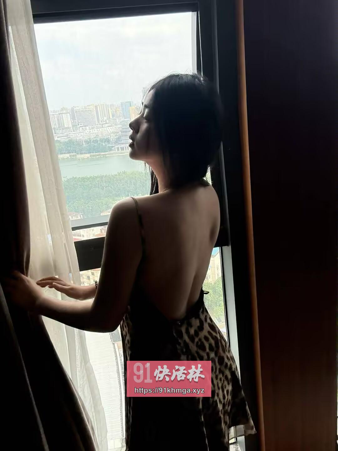 前凸后翘极品身材嫩穴 多姿势叫声酥软