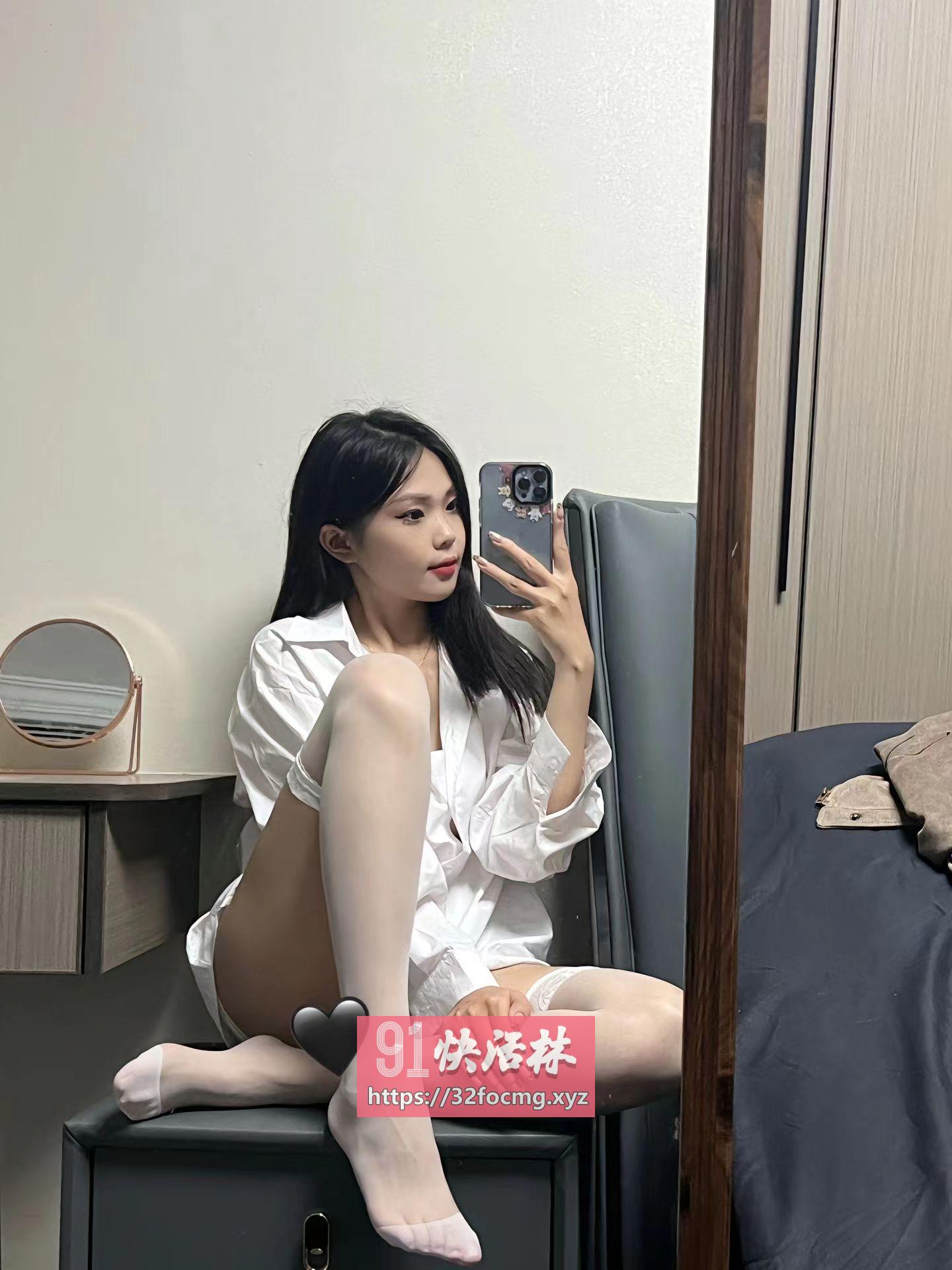 甜美风骚粉嫩小妹