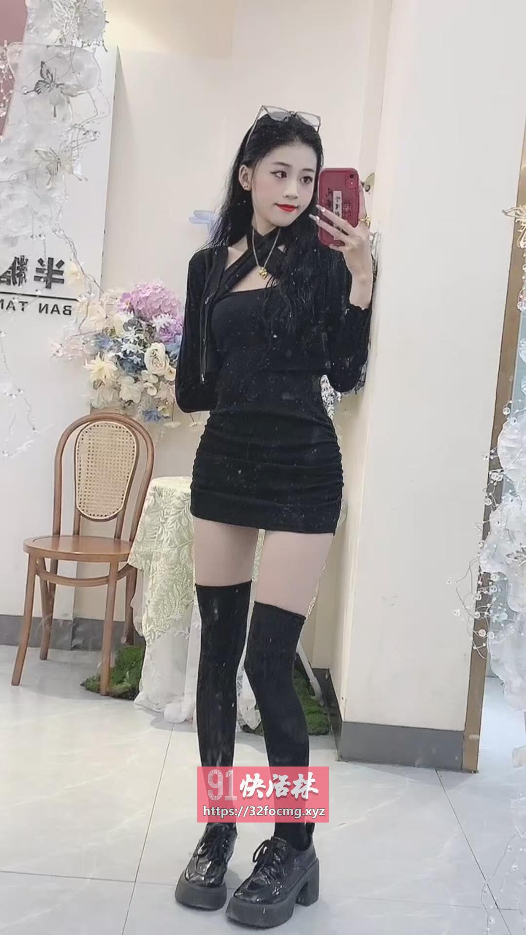 超性感嫩逼小姐姐