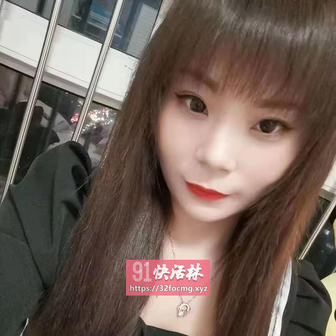 酥胸美女小妖精