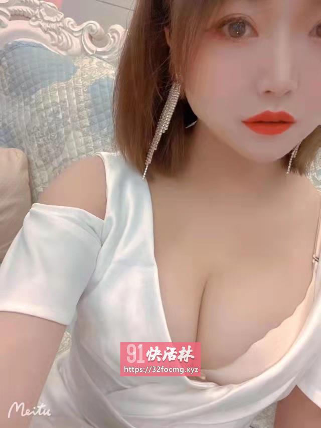 胸大服务好兼职少妇