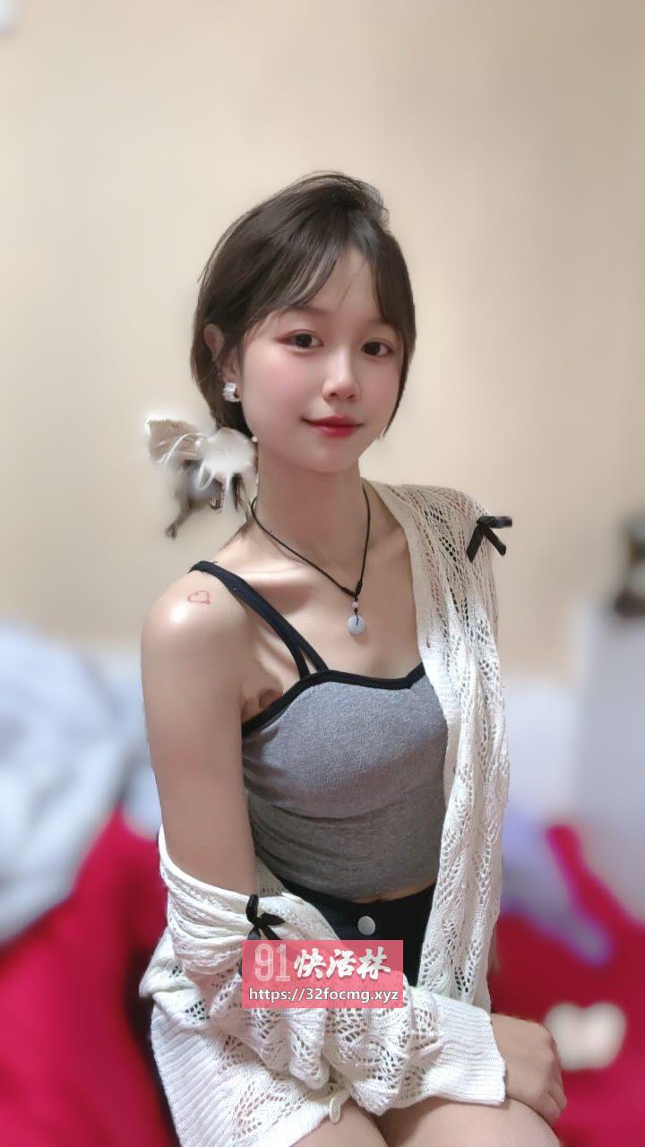 美胸少女真骚服务好