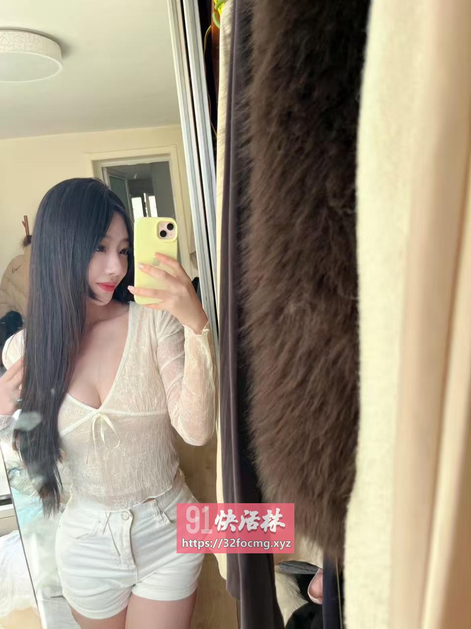 三点嫩长腿尤物兼职芊芊