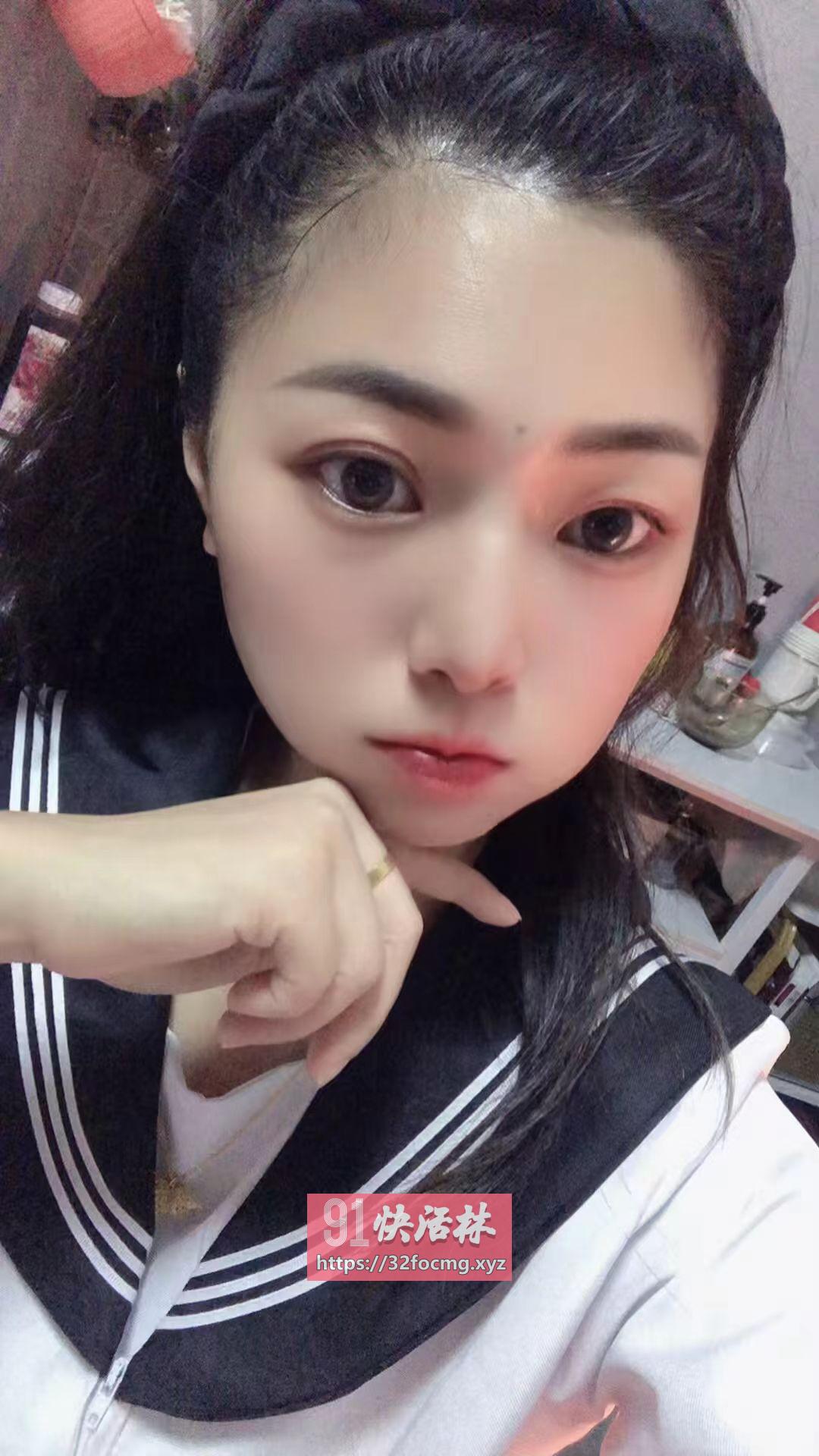 喜欢被口撸的小美女 丰富经验～
