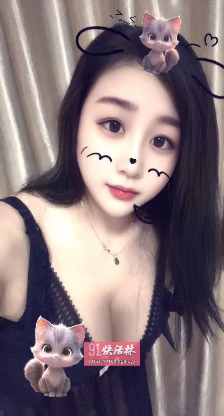 丰满翘臀小姐姐