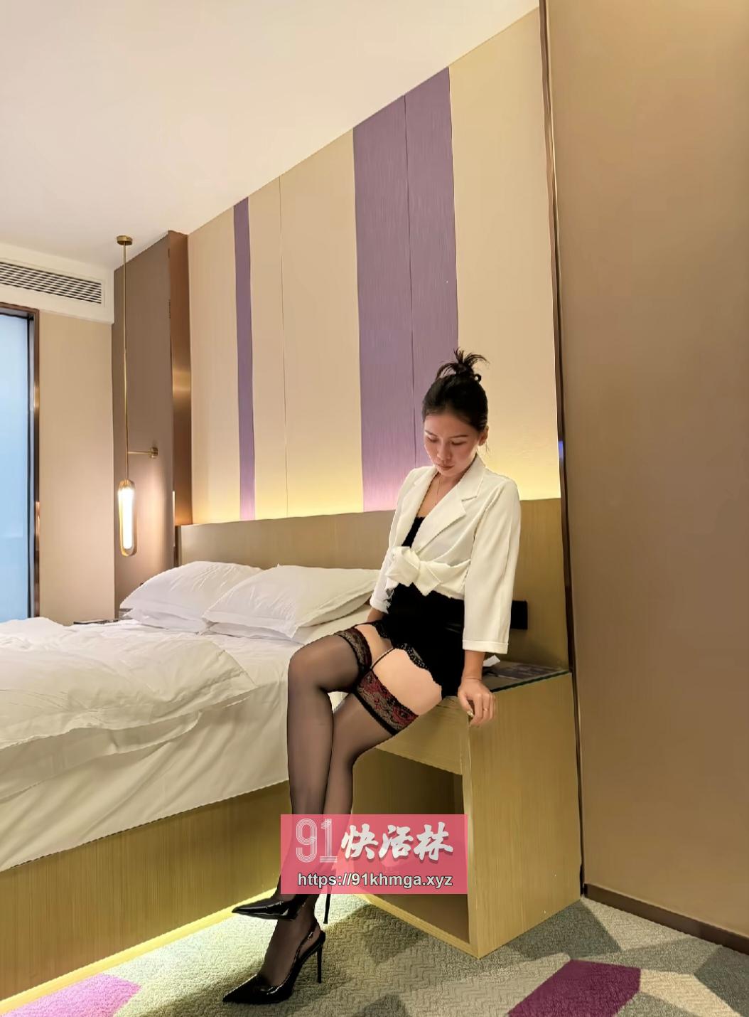 三水长舌黑丝桃子