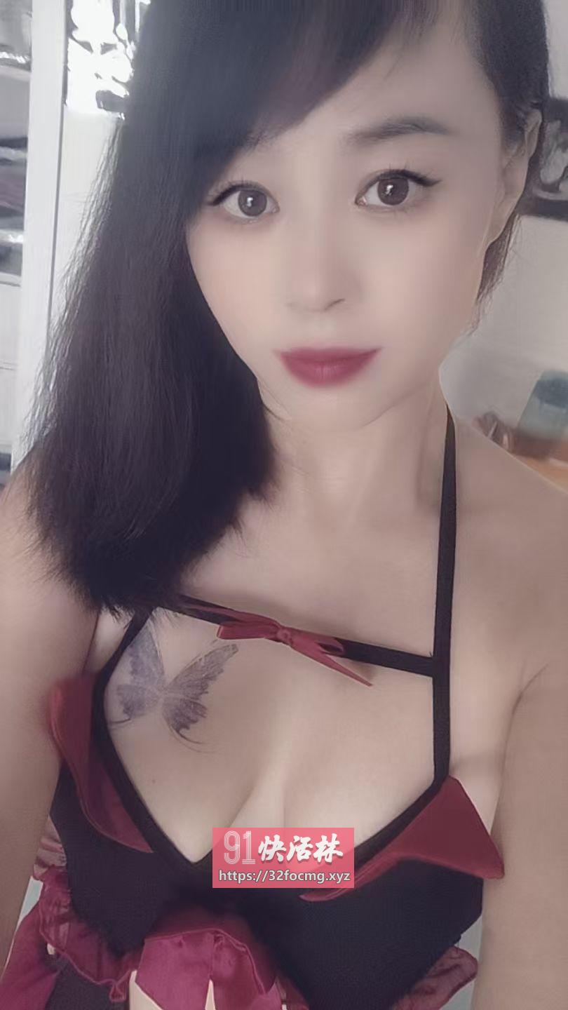 性感红粉小姐姐