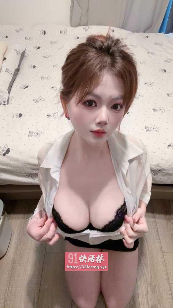 性感制服诱惑妹子