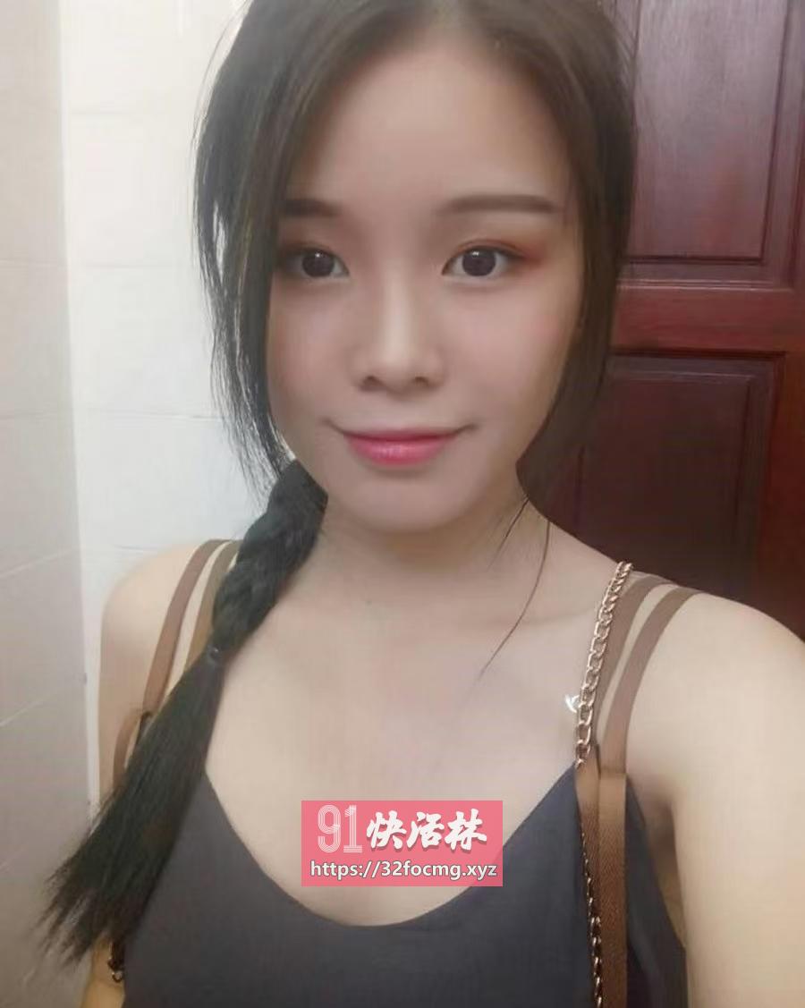 成都性感丰满翘臀小妹