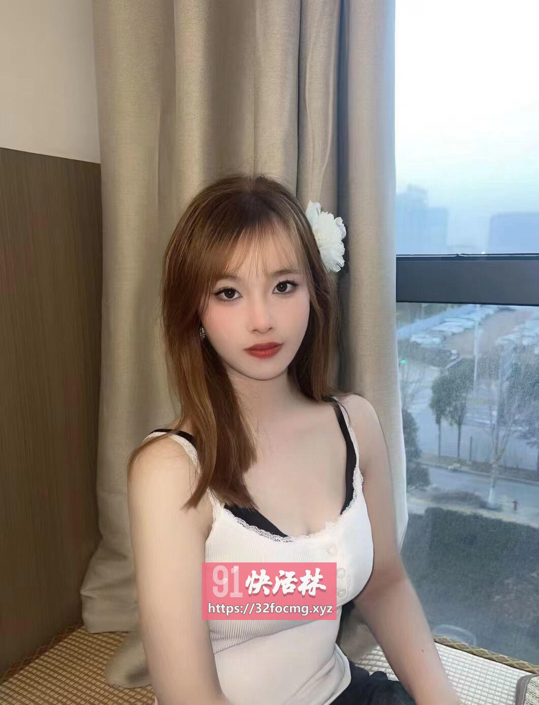 龙华高挑苗条小美女