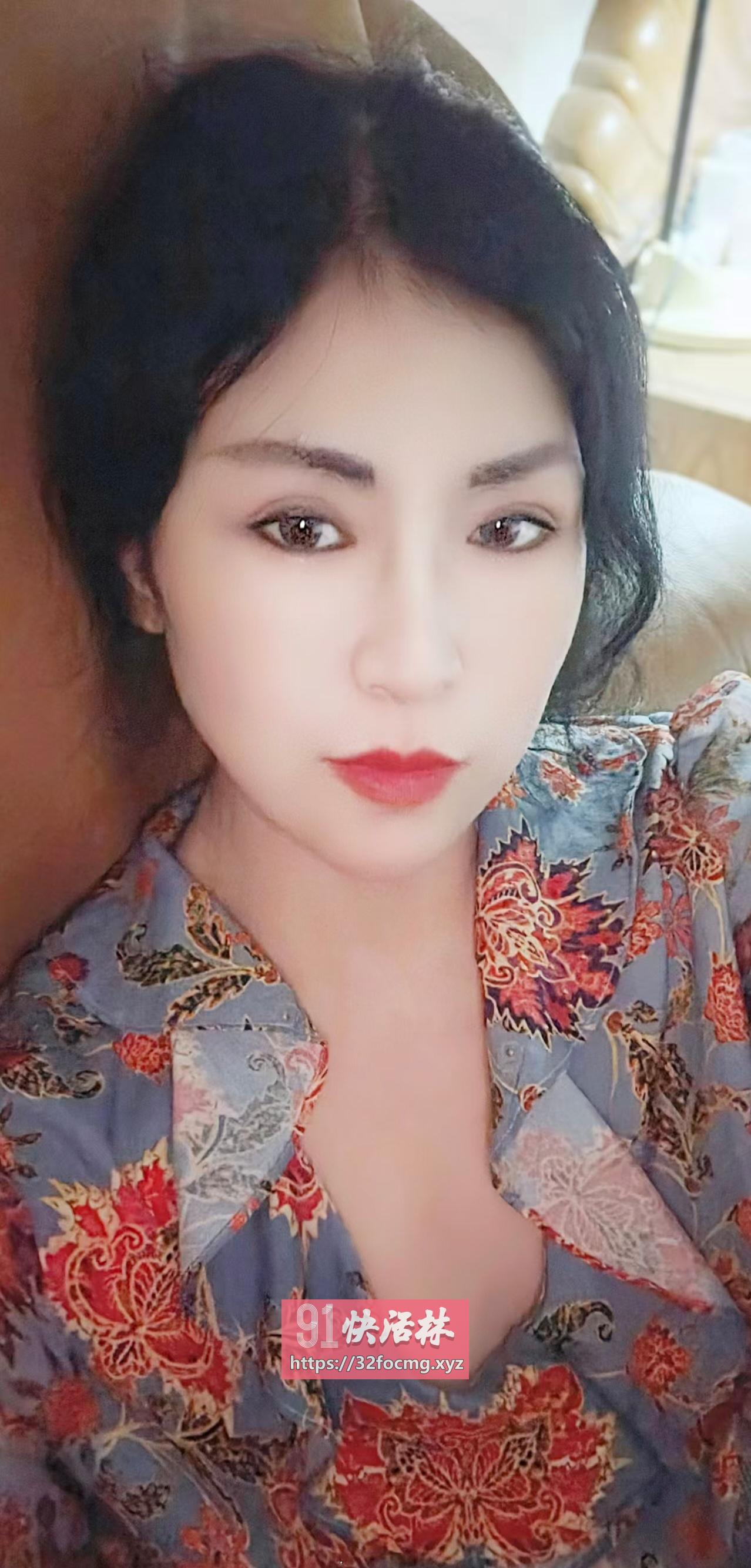 服务系风骚熟女姐姐