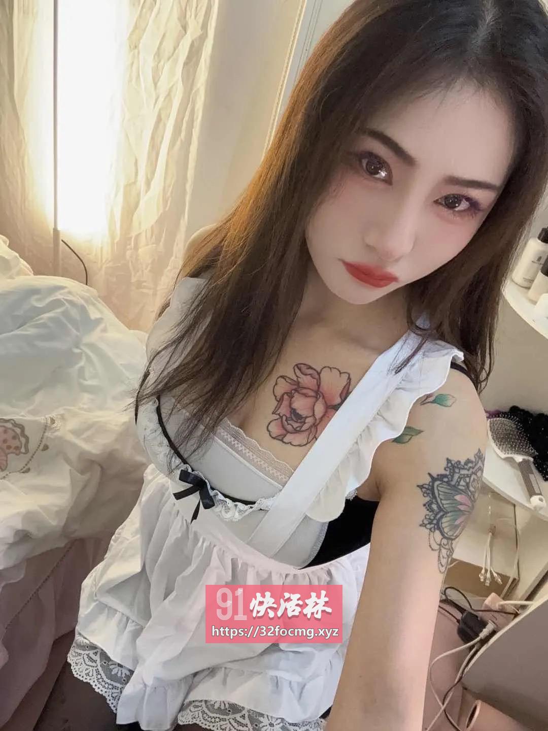 制服纹身妹小雅