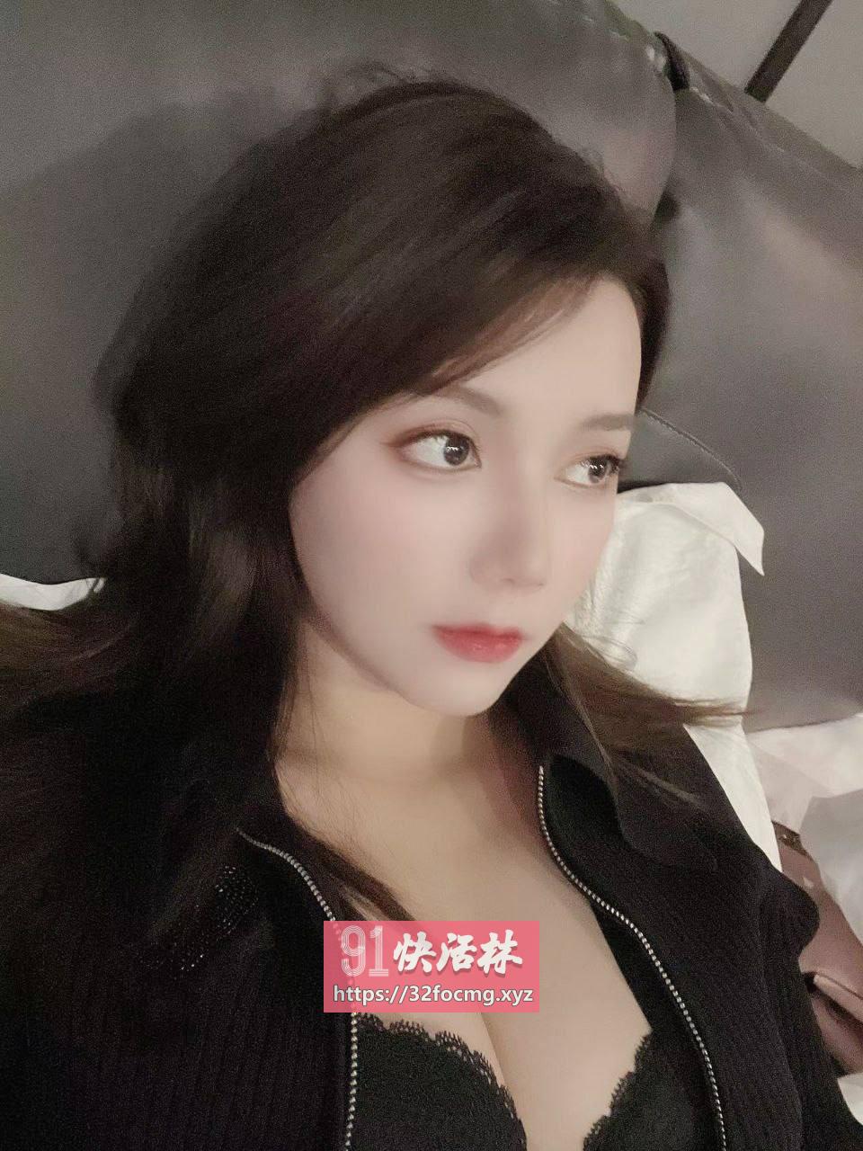 丰满性感迷人尤物
