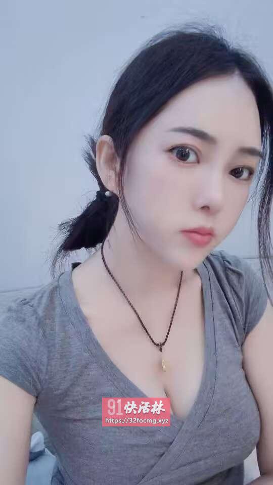 巨乳粉嫩小姐姐