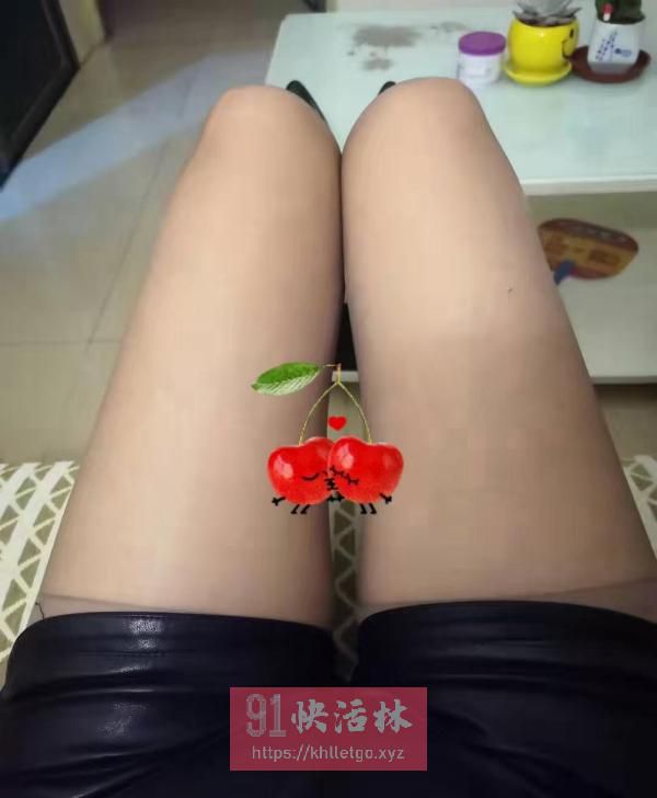 罗租黑丝美腿