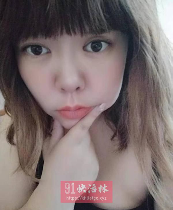 大胸服务很骚的少妇