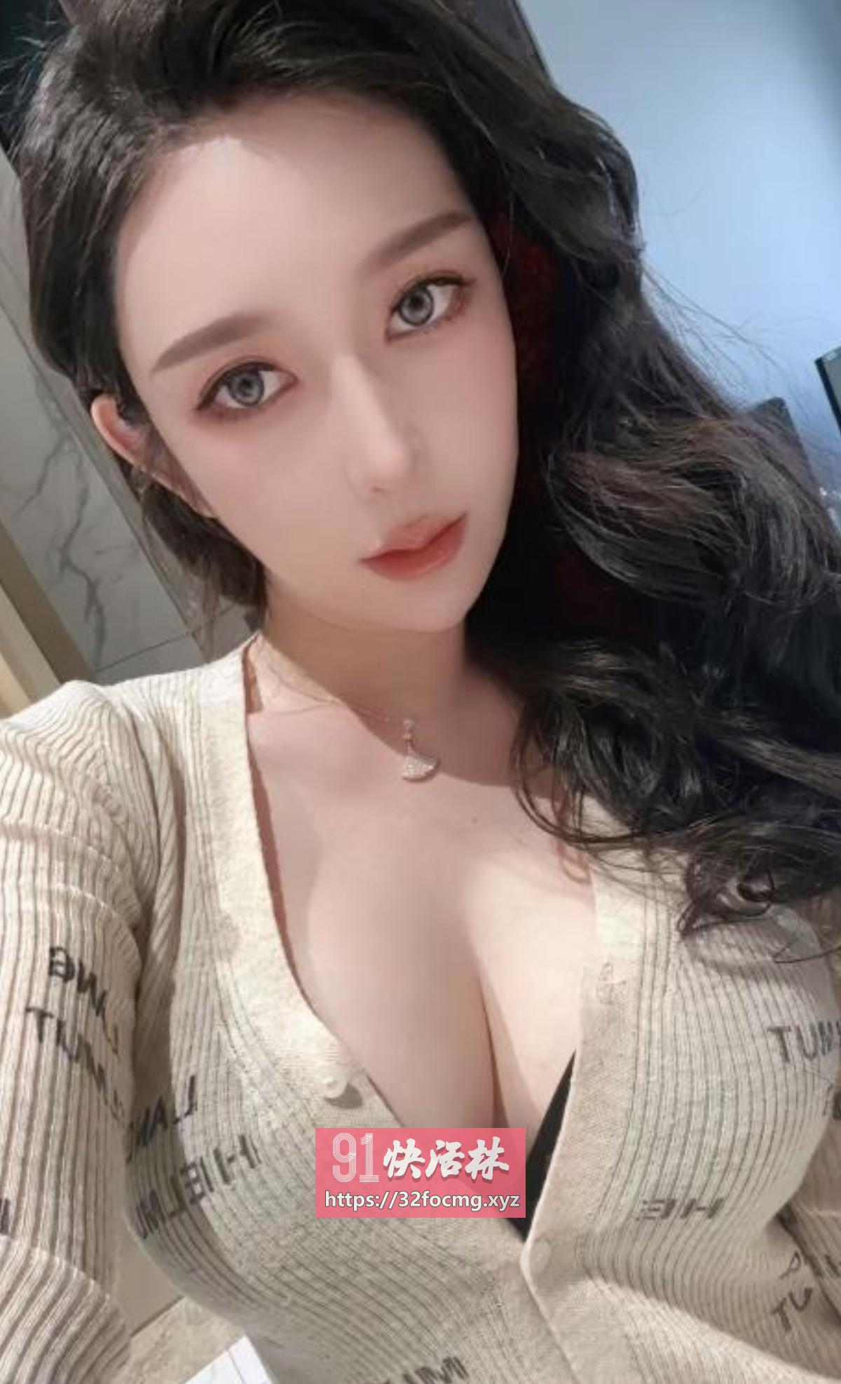 极品美乳御姐丰臀细腰逼水泛滥