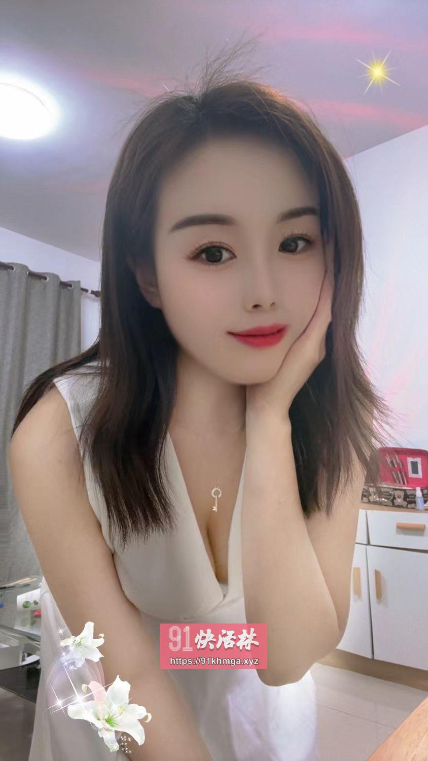 闷骚性感身材大胸妹