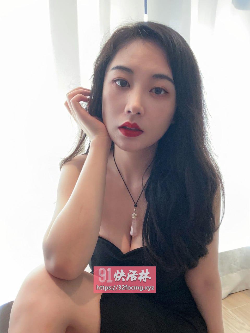 体验会喷水的大奶少妇