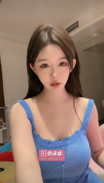 蜜桃臀美女制服诱惑