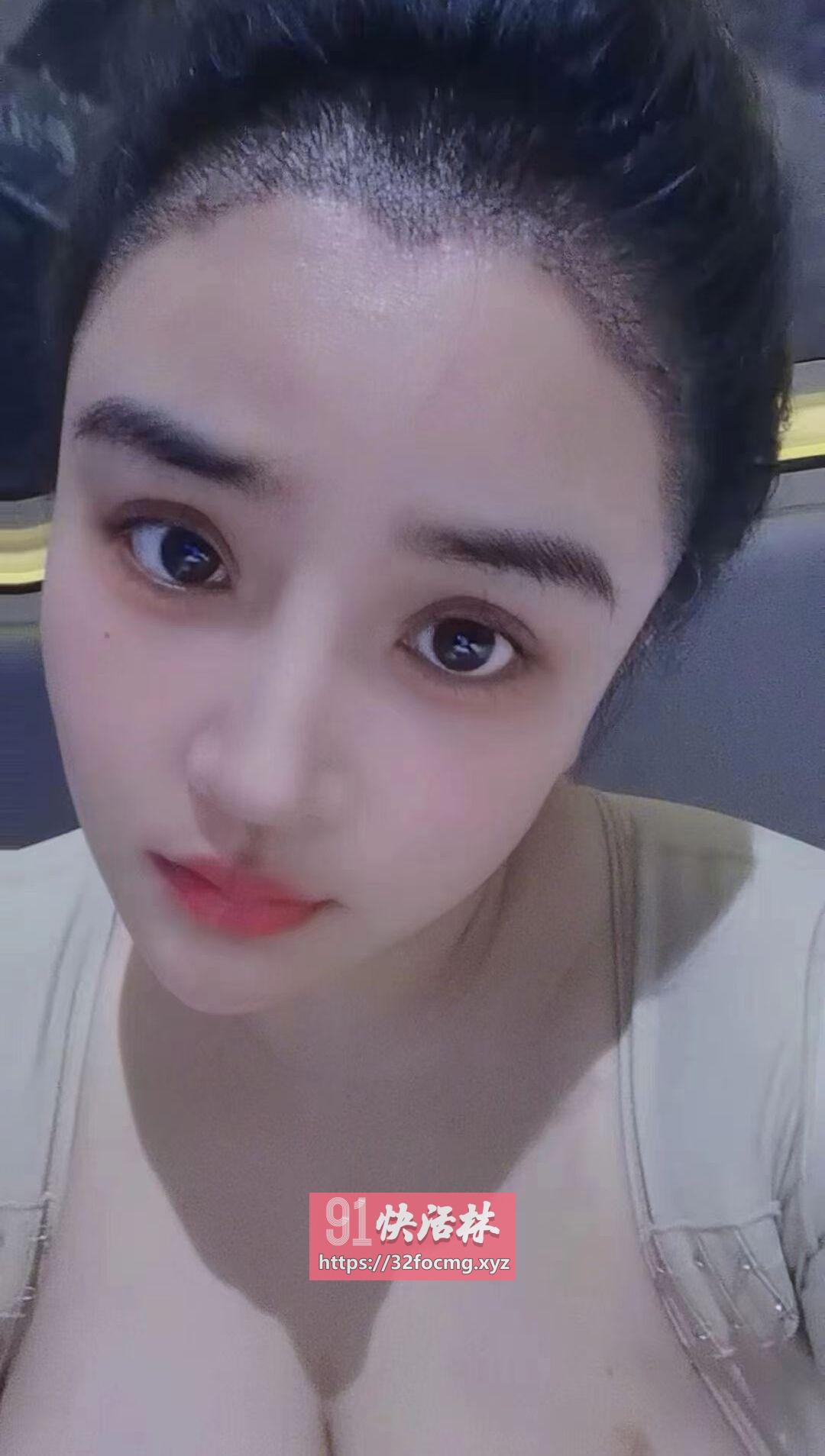 性感的美女妹妹挺会的