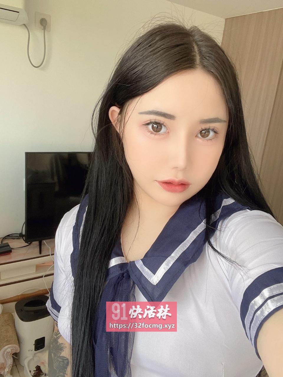 身材好颜值高年轻妹子