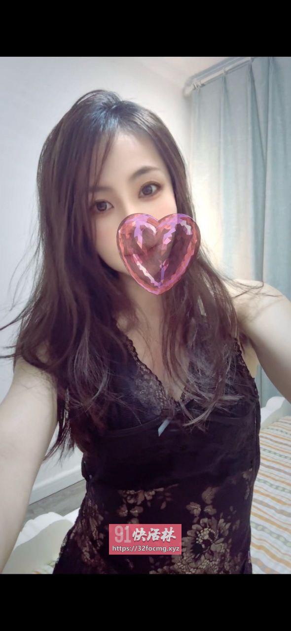 真实黑丝美腿软屁股后入啪啪爽