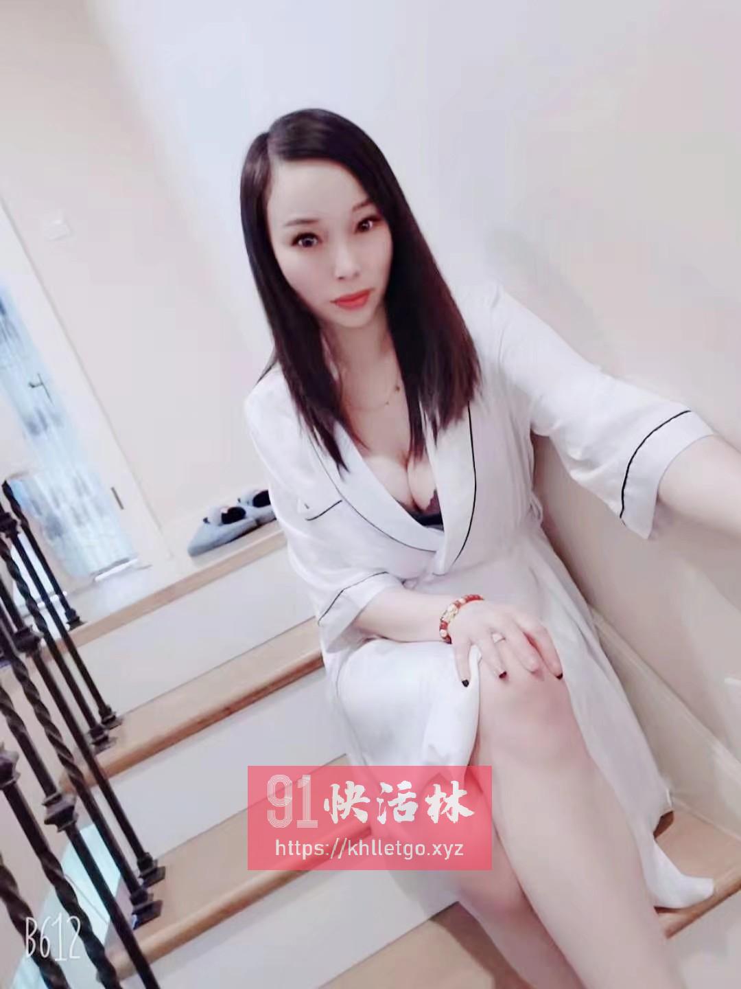 丰满大胸妹子