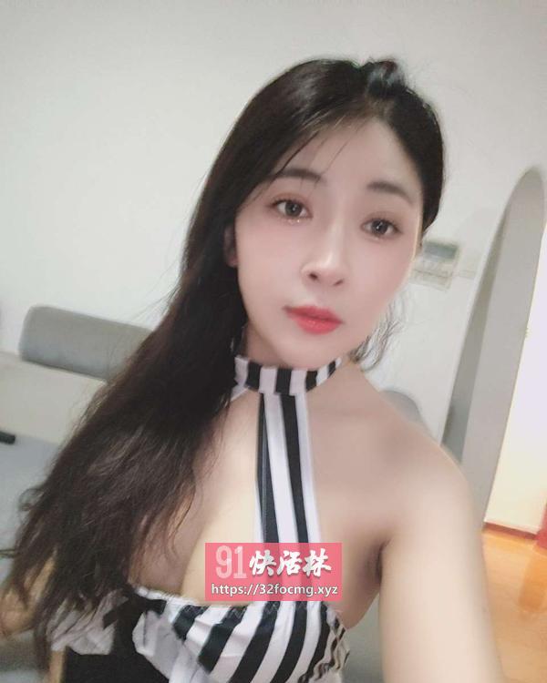 性感大奶骚妇