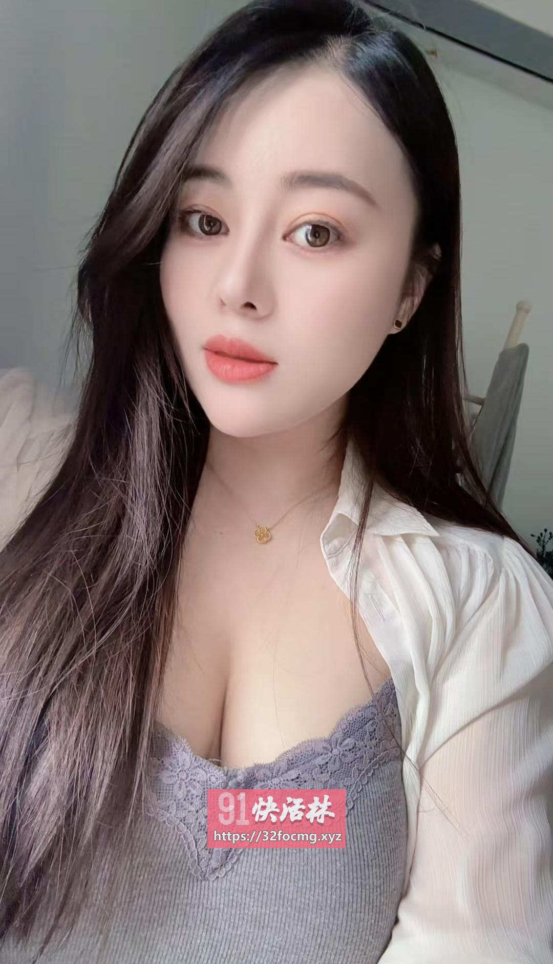 风骚白嫩大奶御姐