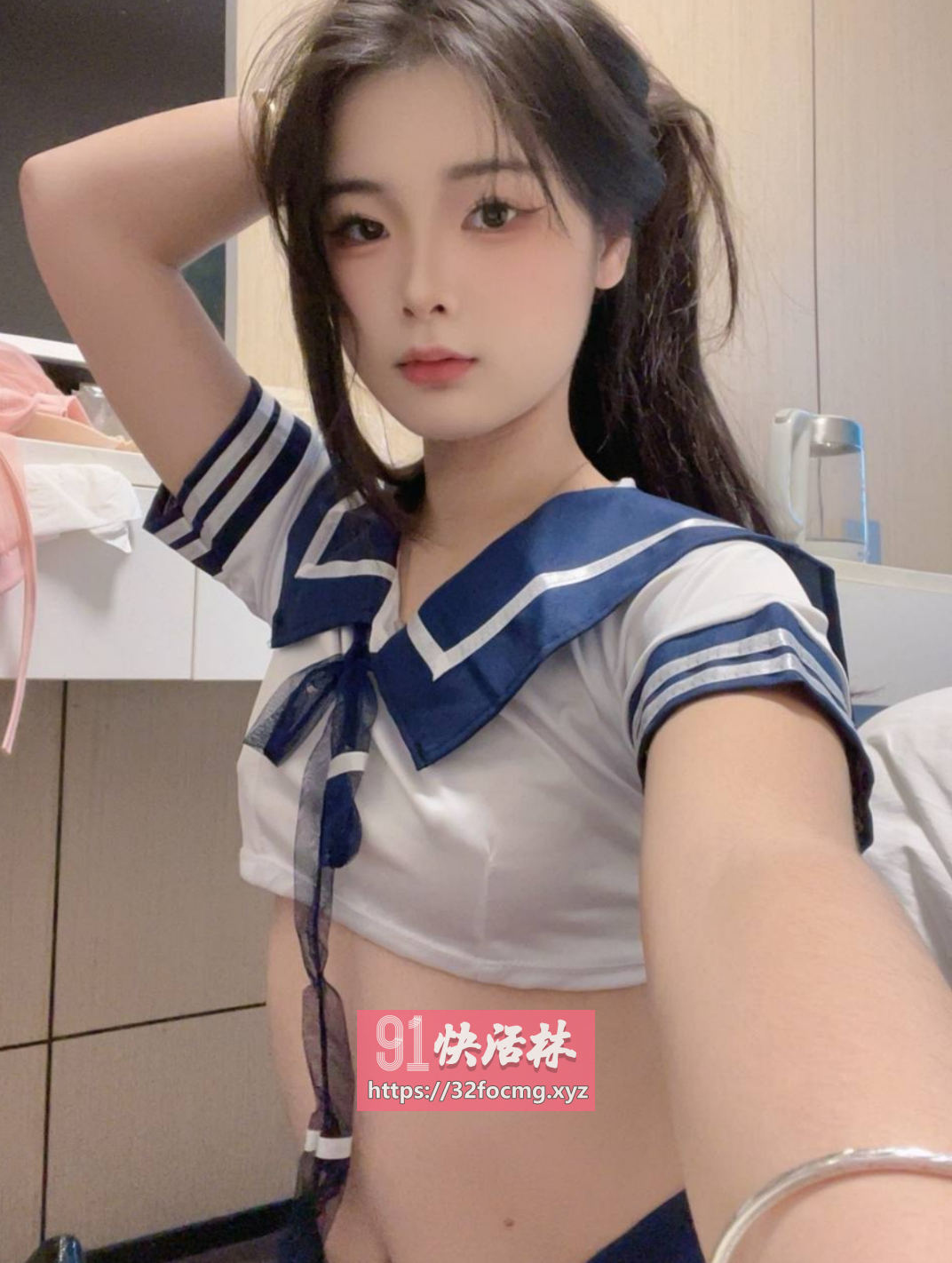 温柔甜美00后小姐姐