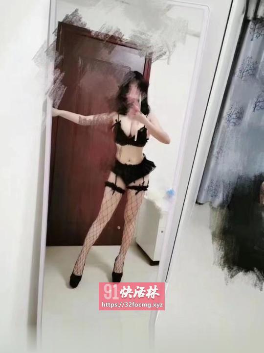 鹅蛋脸少妇