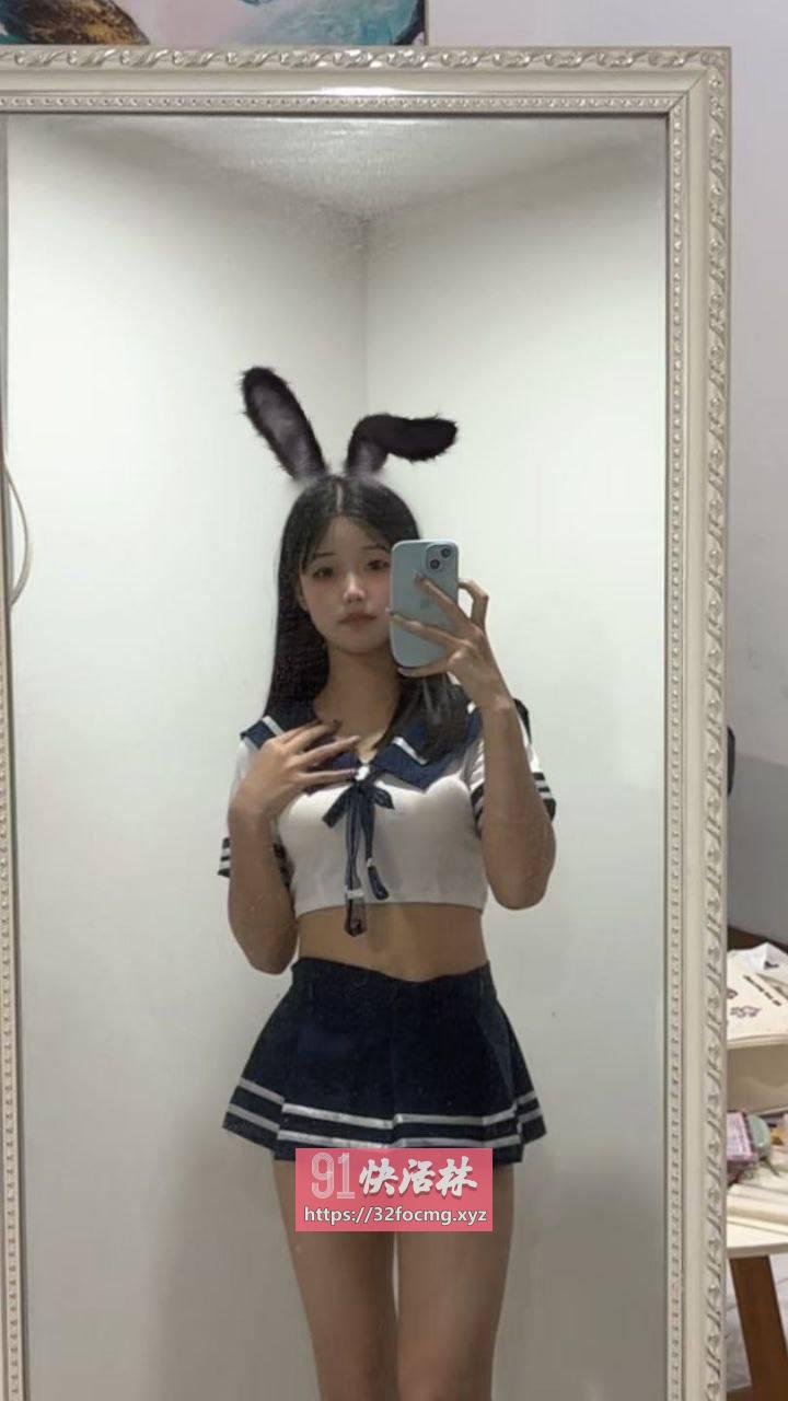 湖南妹妹白嫩胸大翘臀有肉感