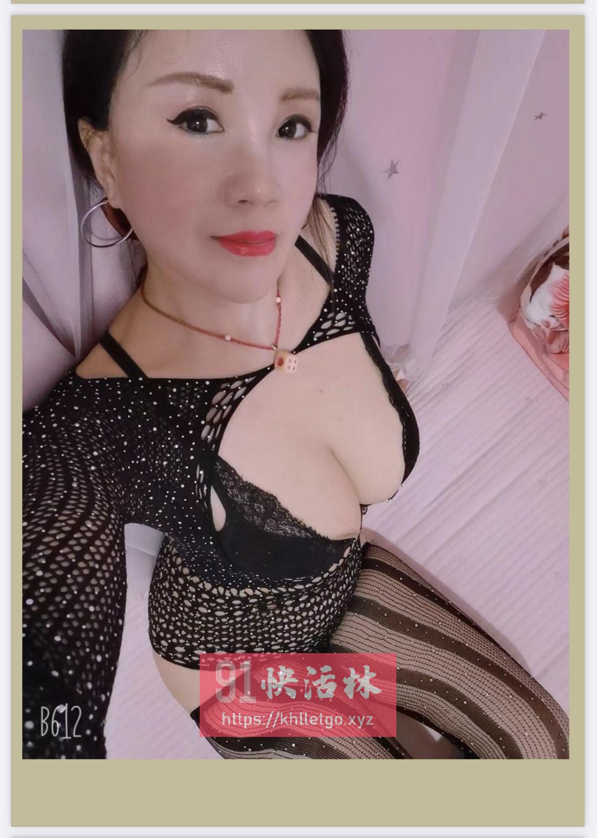 闵行区酒红色的女人