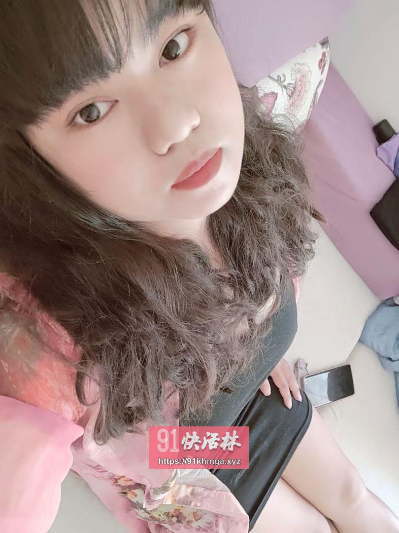 大胸丰满小姐姐