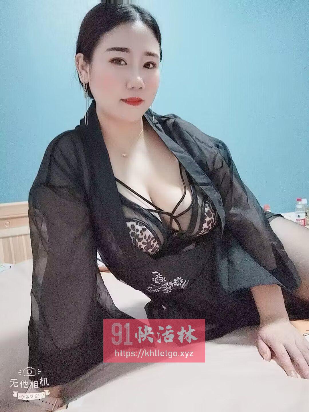 微胖性感小姐姐