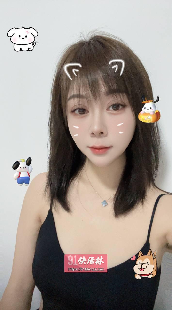 身材白净小美女