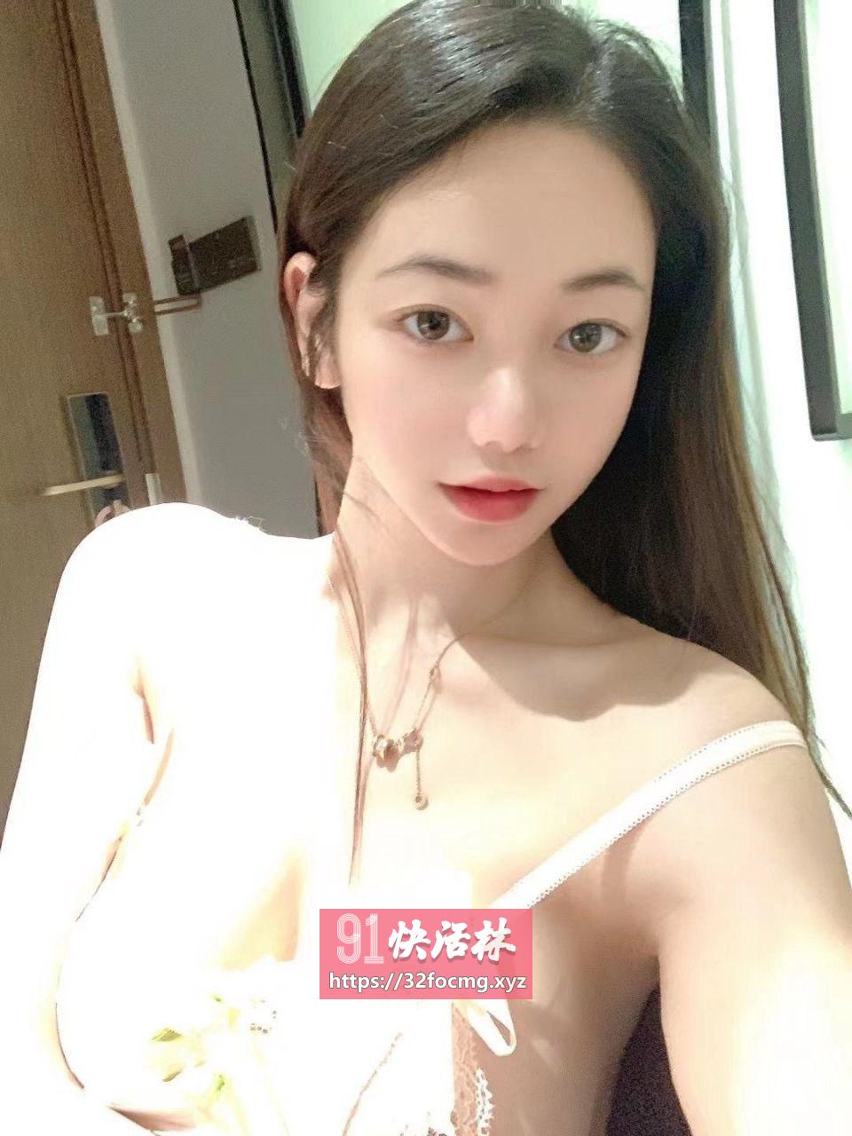 南城白嫩胸大颜值高的小尤物