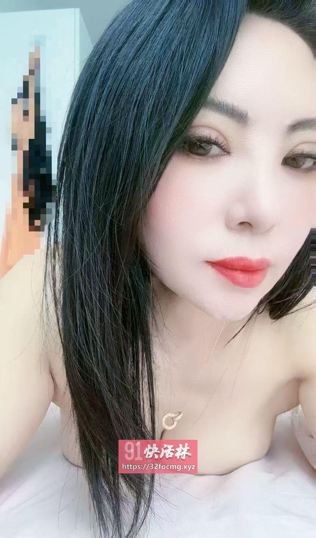 深喉大胸骚熟女