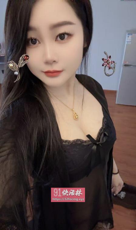 丰满御姐前凸后翘