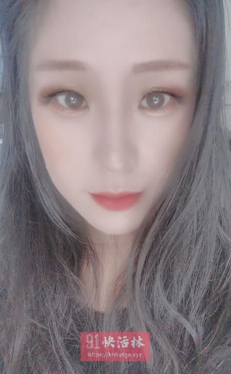 叶子人美身材不错