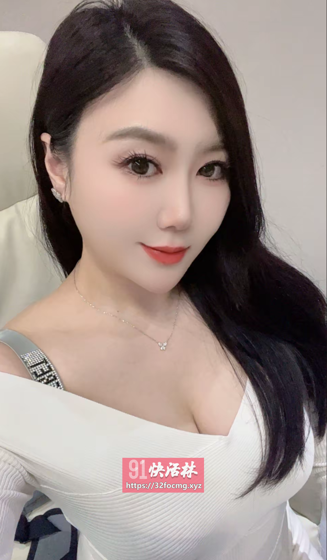 翘臀大胸粉嫩妹妹