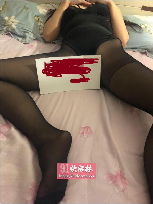年轻胸大前凸后翘清纯妹子